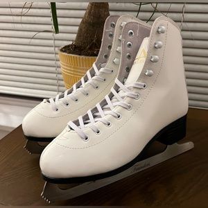 American Athletic Shoe Women's Tricot Lined Ice Skates